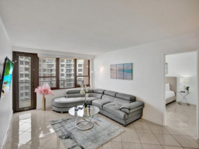 Spacious Ocean View Condo Beach Service 1507